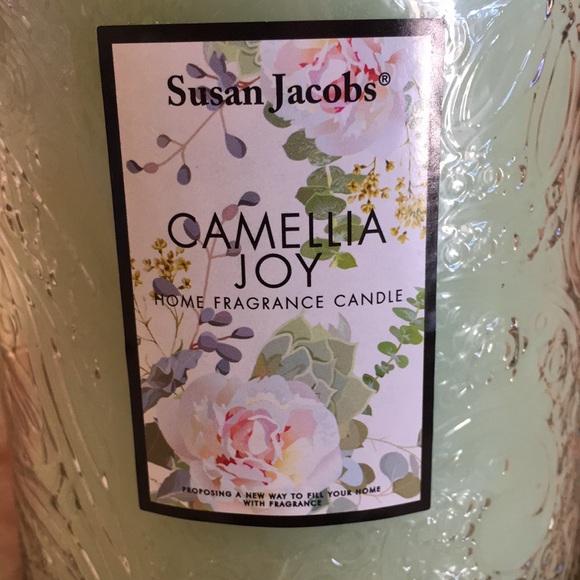 Susan Jacobs Scented Camellia Joy Home Decorative Candle XL 21oz NWT Textured - Picture 2 of 16
